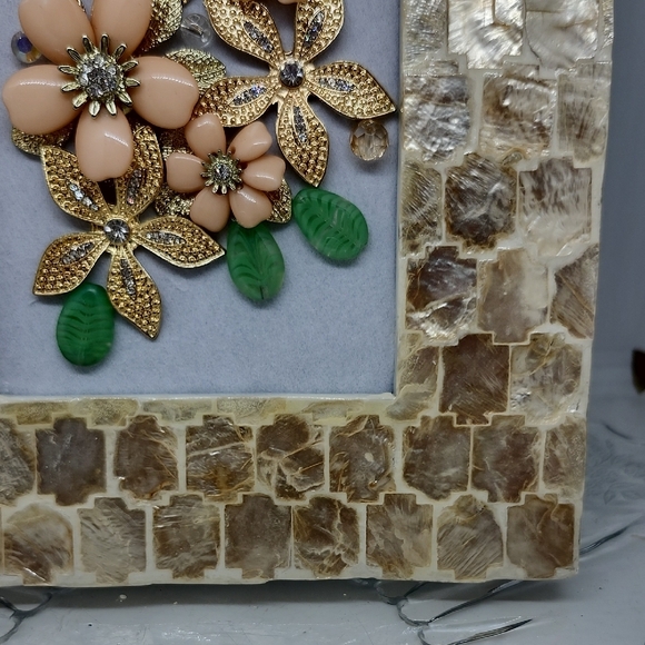 Elegant Floral Jewelry Art Picture with Butterfly Accents - Picture 6 of 10